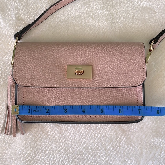 Blush Purse with touchscreen friendly back pocket! - Picture 11 of 12